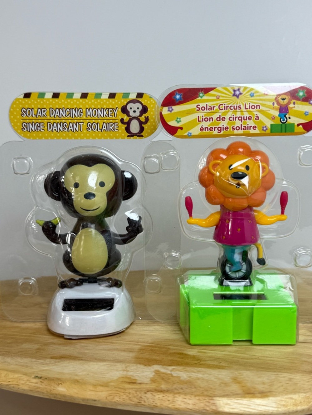 2 Solar Powered Dancing Circus Bobbles Dancing Monkey and Circus Lion New